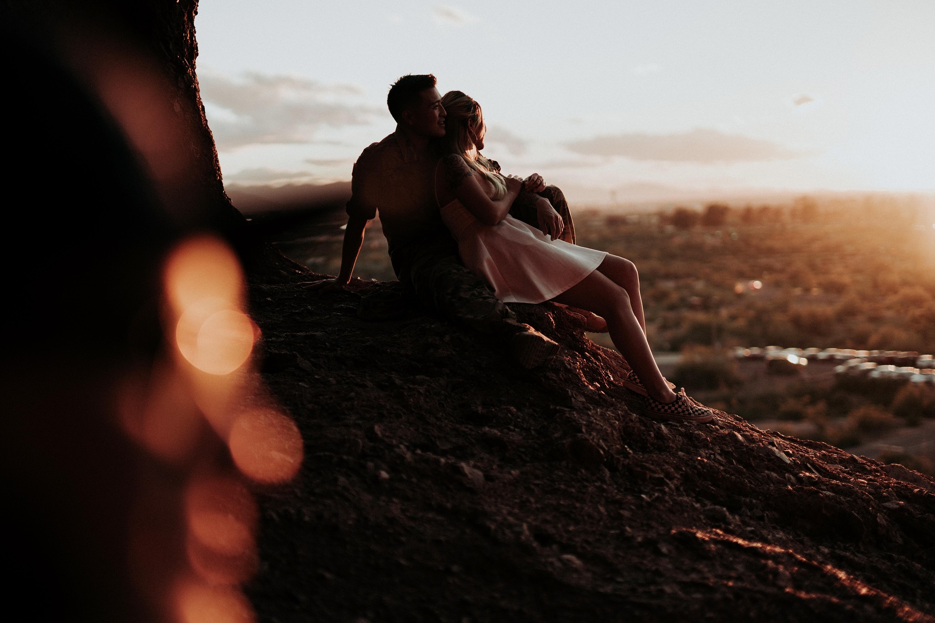 Amarre o endulzamiento: ¿Cuál encaja mejor según el problema de tu pareja?